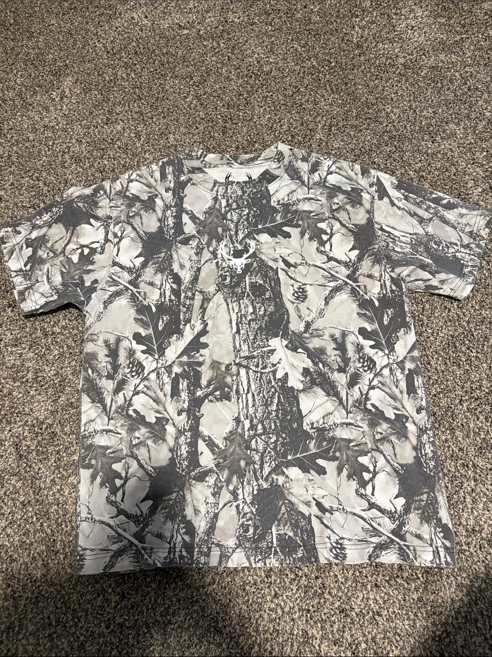 Men's Grey Camouflage Nature-Print Short Sleeve Tee